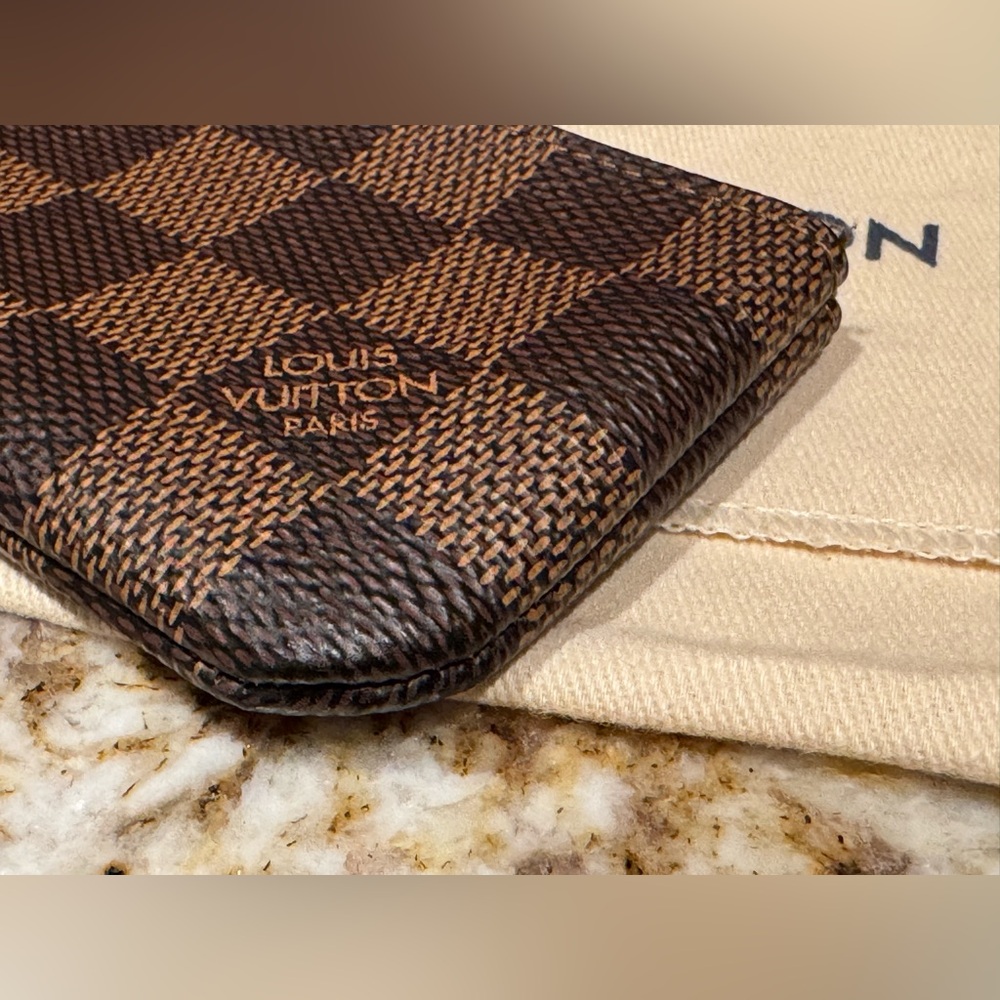⭐️ AUTHENTIC LV LOUIS VUITTON KEY POUCH DAMIER EBENE CLES N62658 ⭐️ - Picture 5 of 12